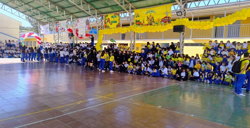 Comienzan las actividades de aniversario con las competencias deportivas y la presentación de barra 